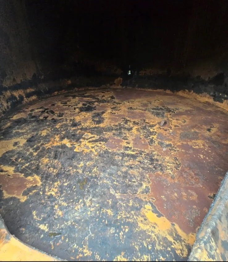 Oil tank before blasting